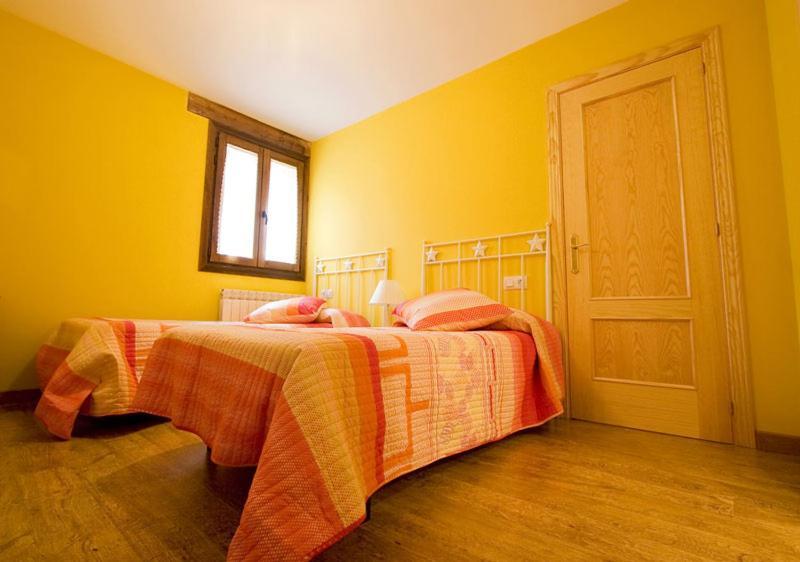 Apartamentos Cañardo Autural Oros Alto Exterior foto
